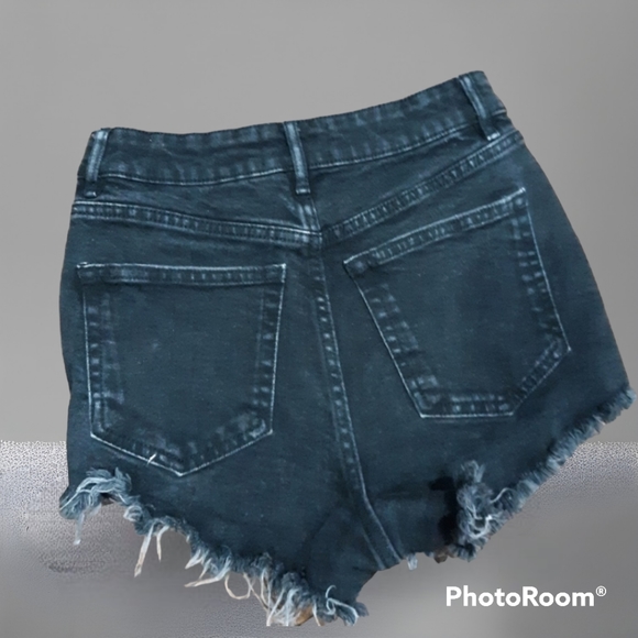 Zara High-Rise Black Cut-offs Size 24 - Picture 3 of 6